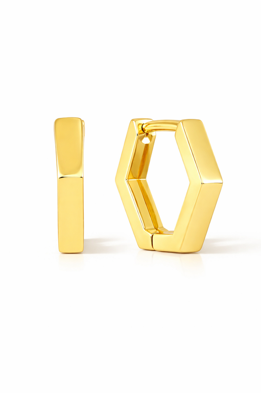 Amaya Hexa Ohrringe aus geometrischem Edelstahl in sechseckigem Design, detailreich und modern.
