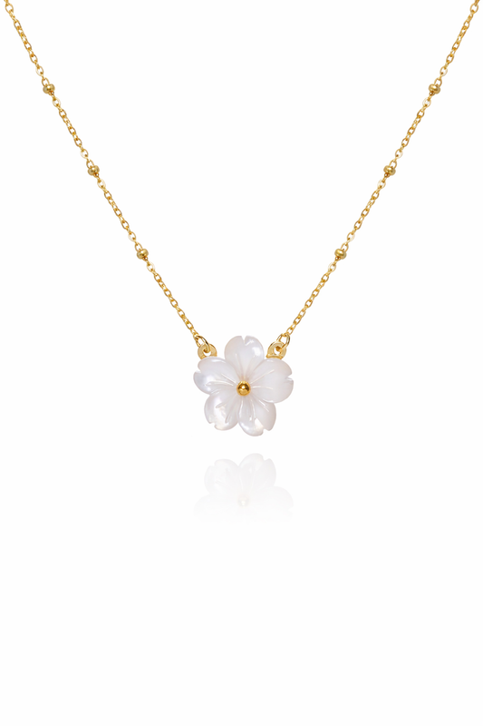 Amaya Fleur Halskette mit filigranem Blumenanhänger, silberfarben, elegante Schmuckkette für Damen