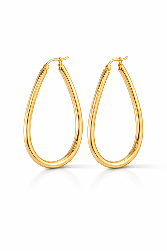 Goldene Fearles Glow Hoops Ohrringe von amaya mit glänzendem Finish und stilvollem Design, sichtbar in der Produktaufnahme