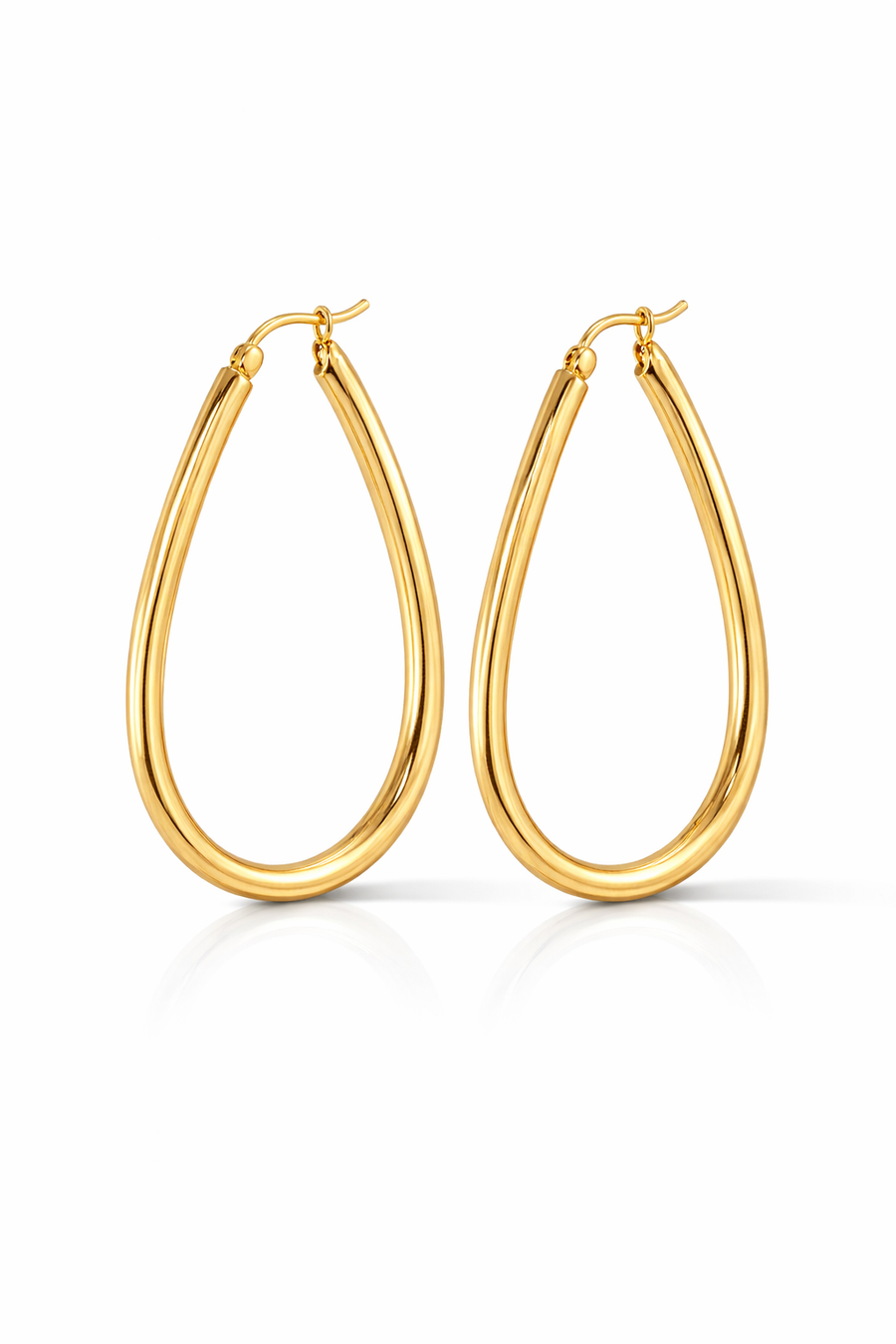 Goldene Fearles Glow Hoops Ohrringe von amaya mit glänzendem Finish und stilvollem Design, sichtbar in der Produktaufnahme