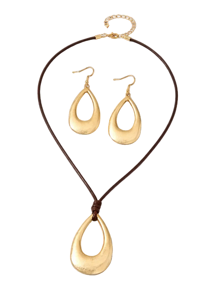 Amaya Elaia Halskette und Ohrring Set mit eleganten Perlen und goldfarbenen Details, auf weißem Hintergrund.
