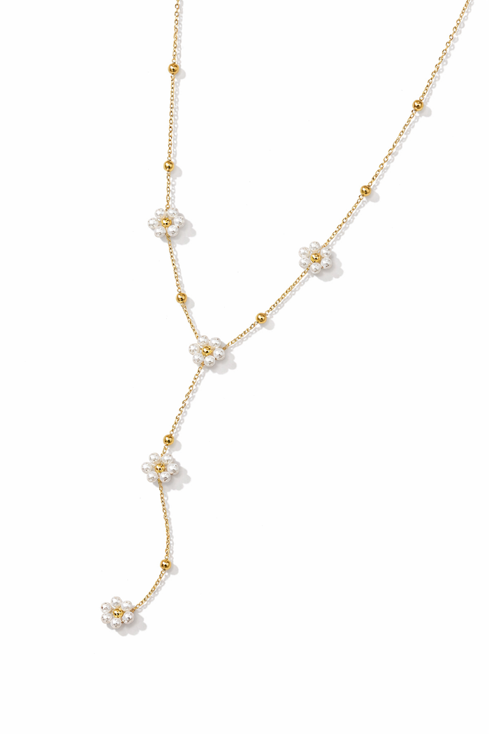 Amaya Soleil Halskette mit goldfarbenem Anhänger und feinem Kettchen, elegant und stilvoll für Damen.