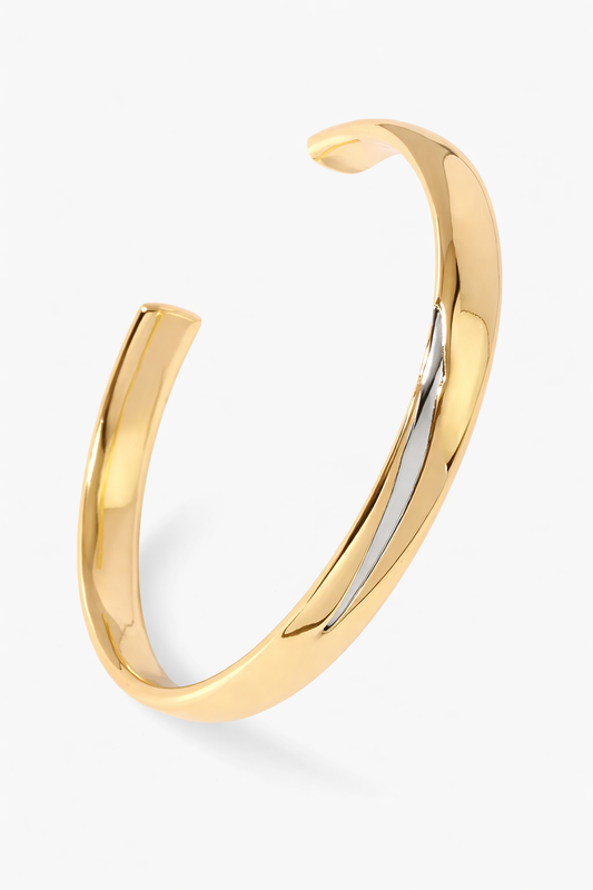 Amaya Independence Cuff aus Metall mit filigranen Mustern und offenem Design, dekorativ und stilvoll für Handgelenk.